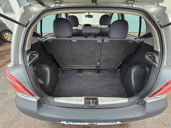 Toyota Yaris 10 of 11