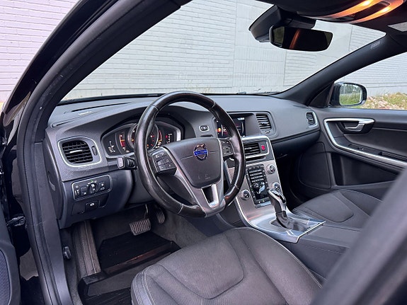 Volvo V60 Cross Country 3 of 5