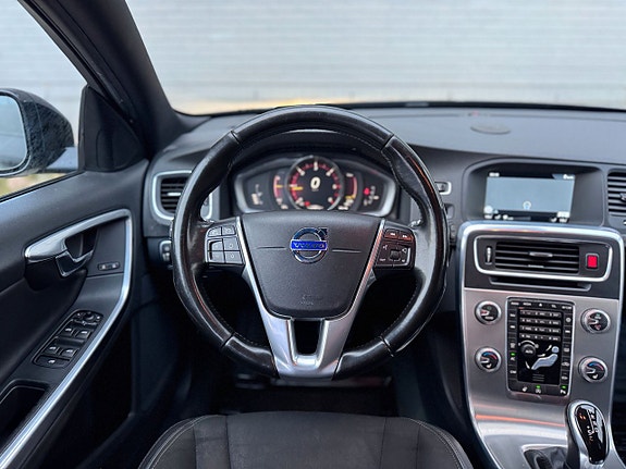 Volvo V60 Cross Country 4 of 5