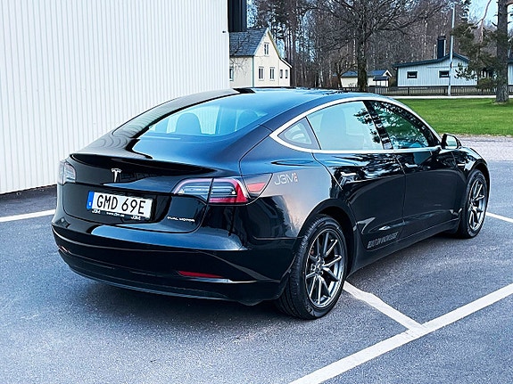Tesla Model 3 8 of 14