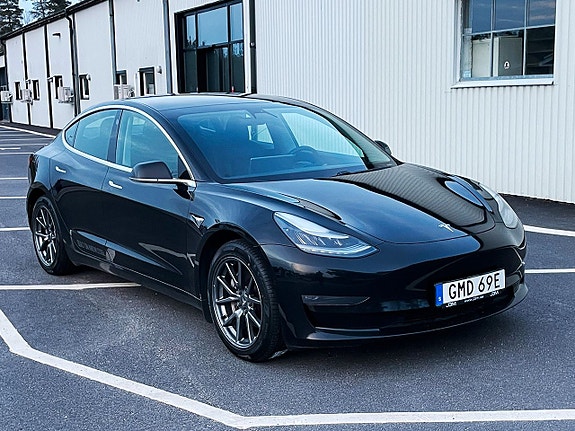 Tesla Model 3 5 of 5