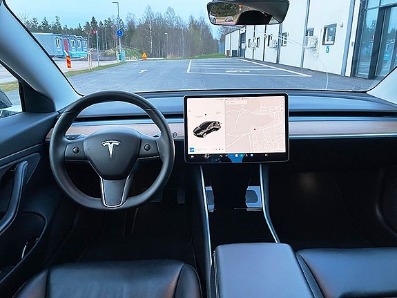 Tesla Model 3 13 of 14