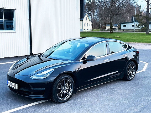 Tesla Model 3 2 of 5