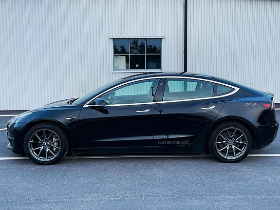 Tesla Model 3 3 of 5