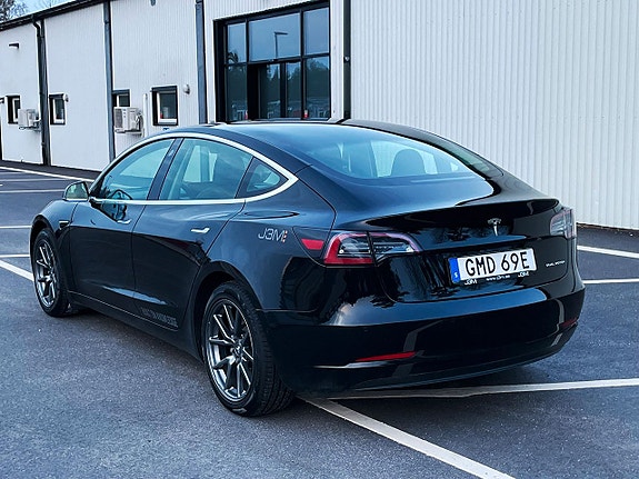 Tesla Model 3 4 of 5