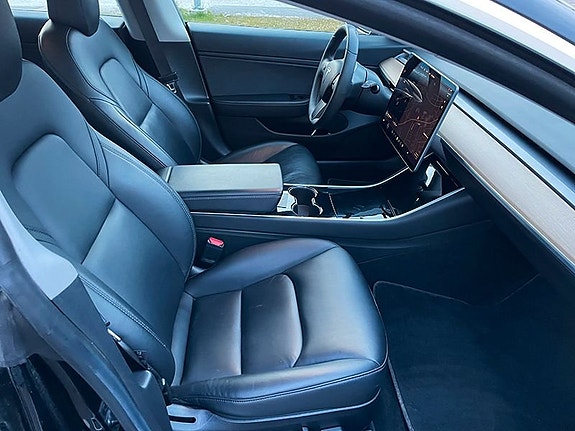Tesla Model 3 10 of 14