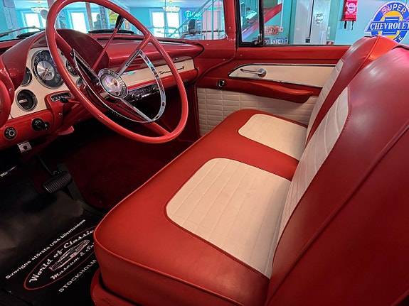 Ford Fairlane 10 of 24