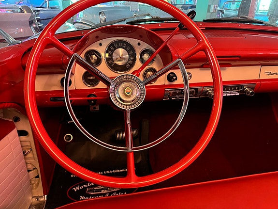 Ford Fairlane 11 of 24