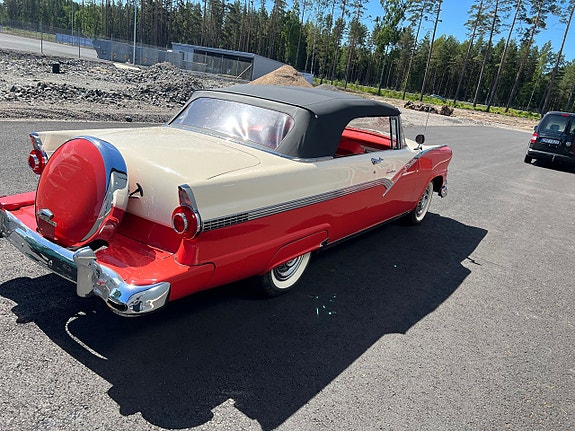 Ford Fairlane 21 of 24