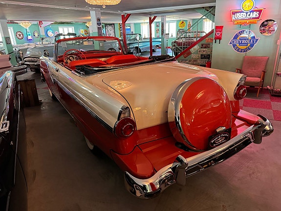 Ford Fairlane 7 of 24