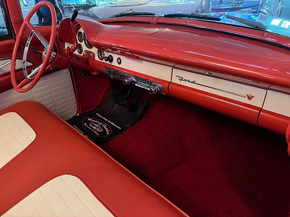 Ford Fairlane 15 of 24
