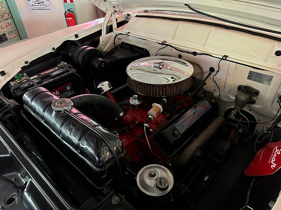 Ford Fairlane 17 of 24