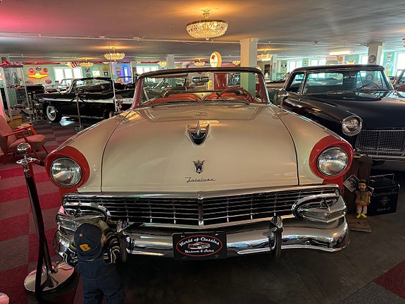 Ford Fairlane 2 of 5