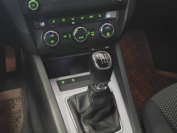 Skoda Octavia 11 of 16