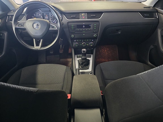 Skoda Octavia 12 of 16