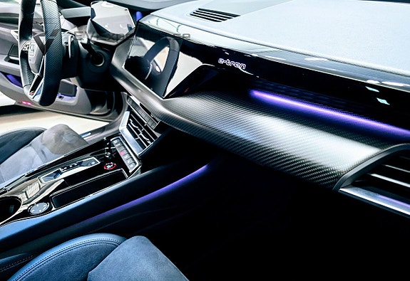 Audi e-tron 12 of 23