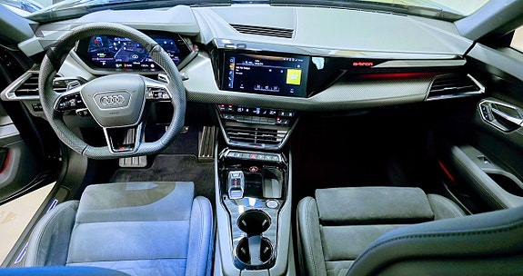 Audi e-tron 11 of 23