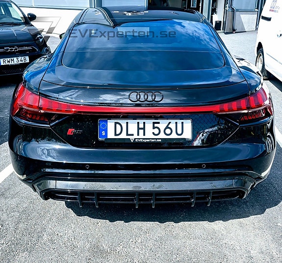 Audi e-tron 8 of 23