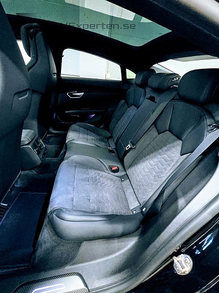 Audi e-tron 14 of 23