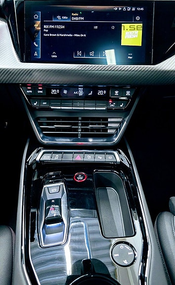 Audi e-tron 16 of 23