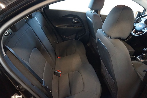 Kia Rio 8 of 23