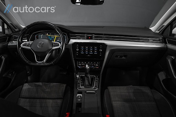 Volkswagen Passat 17 of 30