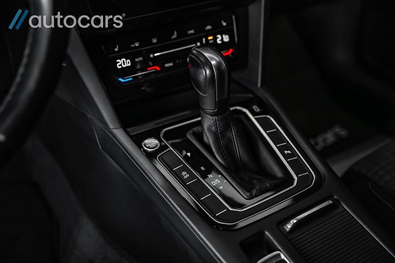 Volkswagen Passat 18 of 27