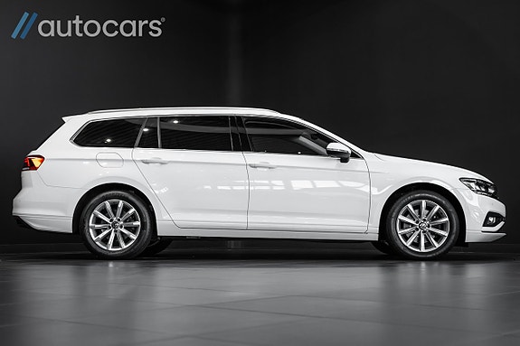 Volkswagen Passat 2 of 30