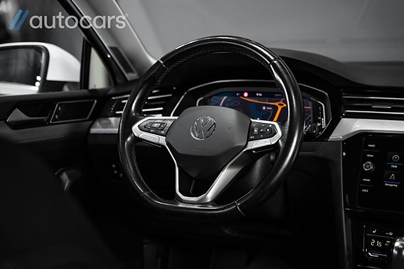 Volkswagen Passat 18 of 30