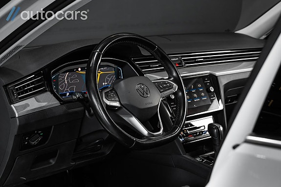 Volkswagen Passat 16 of 30
