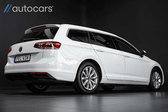 Volkswagen Passat 3 of 30