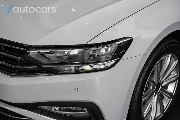 Volkswagen Passat 9 of 30