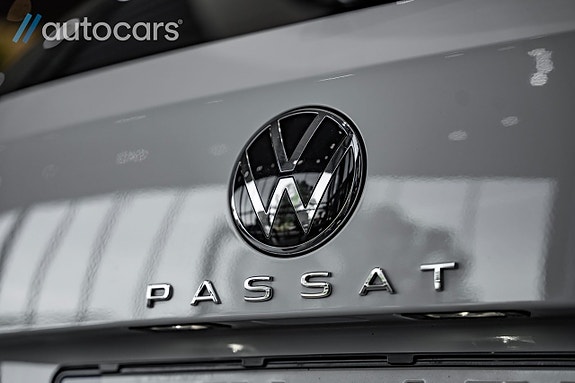 Volkswagen Passat 13 of 27