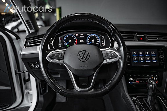 Volkswagen Passat 16 of 27