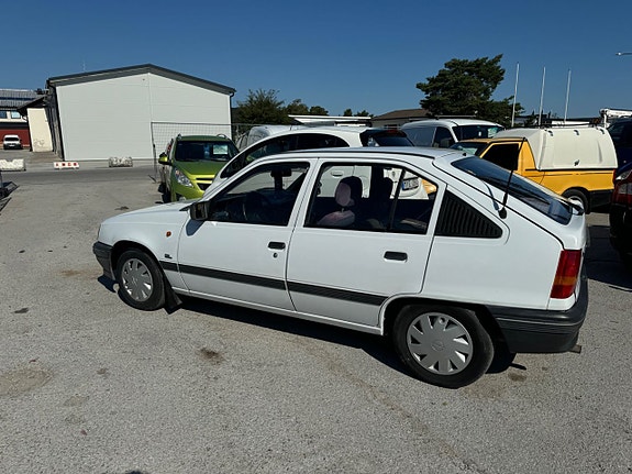 Opel Kadett 2 of 5