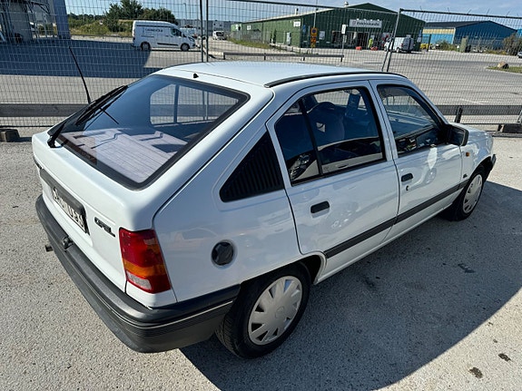 Opel Kadett 6 of 16