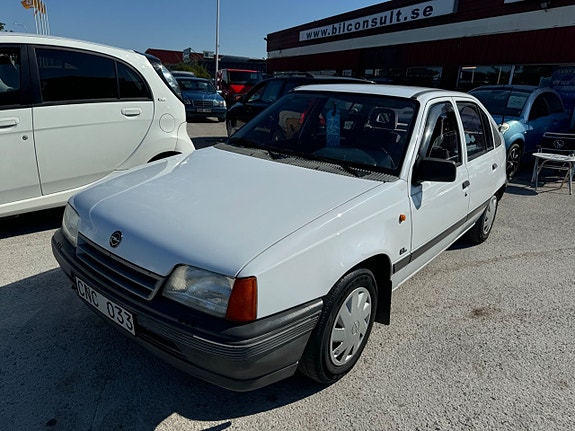 Opel Kadett 14 of 16