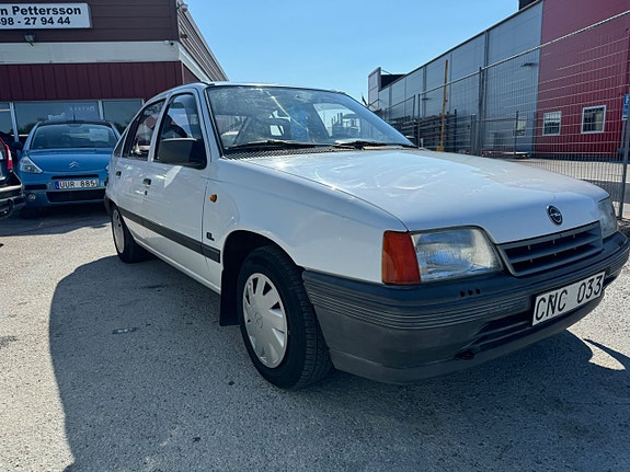 Opel Kadett 7 of 16