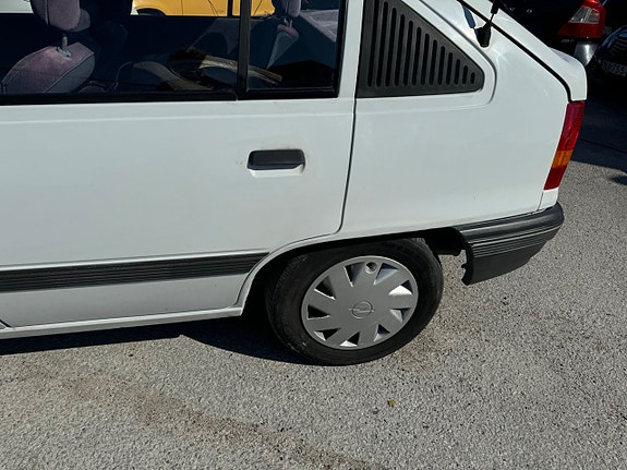 Opel Kadett 13 of 16