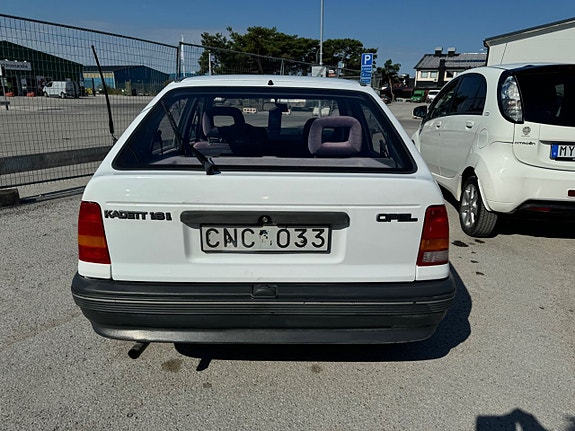 Opel Kadett 10 of 16