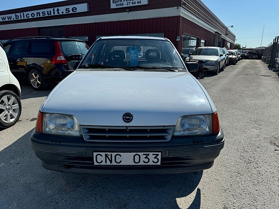 Opel Kadett 3 of 5