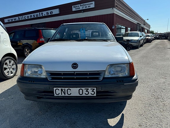 Opel Kadett 11 of 16