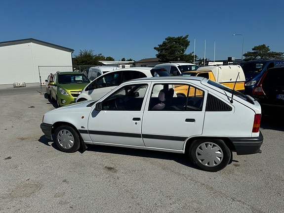 Opel Kadett 8 of 16