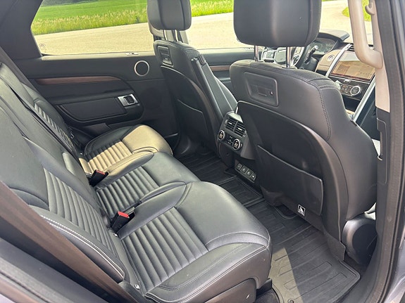 Land Rover Discovery 4 of 5