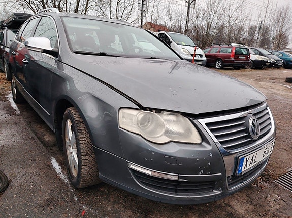 Volkswagen Passat 2 of 5