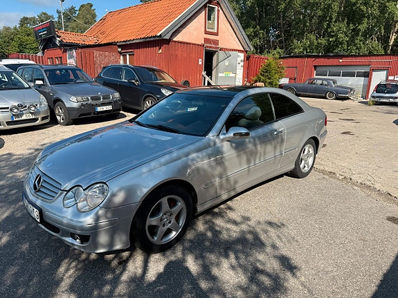 Mercedes-Benz CLK200 2 of 5