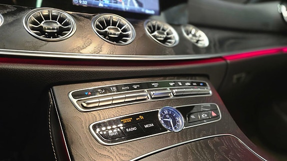 Mercedes-Benz E220 16 of 27