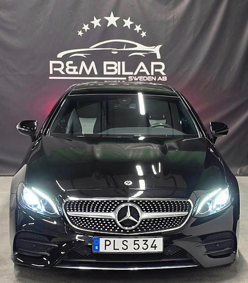 Mercedes-Benz E220 2 of 5