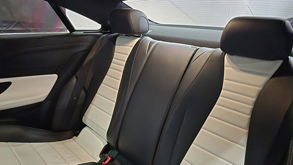 Mercedes-Benz E220 13 of 27