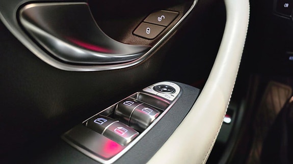 Mercedes-Benz E220 24 of 27